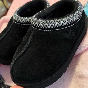 UGG Black Baby Shoes with Textured Soles
